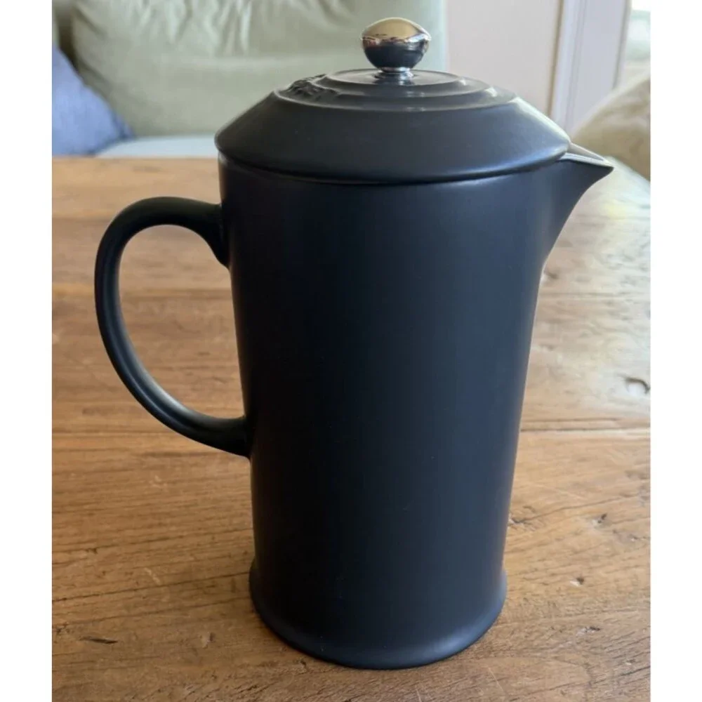Le Creuset Stoneware 34 oz 1 Liter French Press Licorice Matte Black NEW